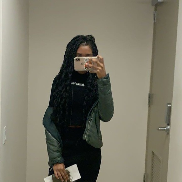 Meet your Posher, Annissa - Picture 5 of 5